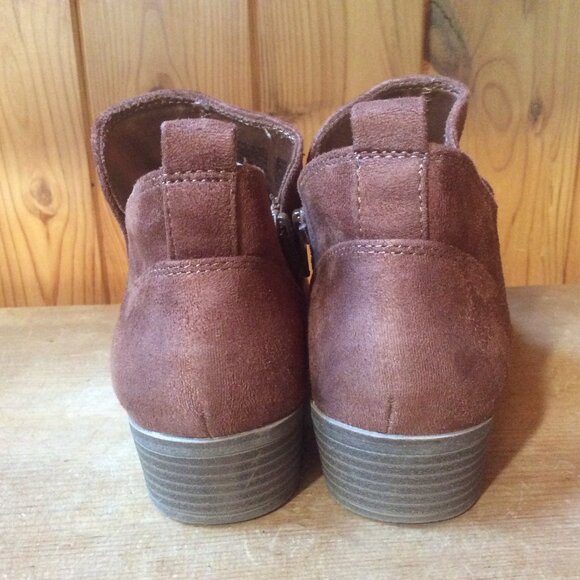 SO Chestnut Ankle Booties - Picture 3 of 6